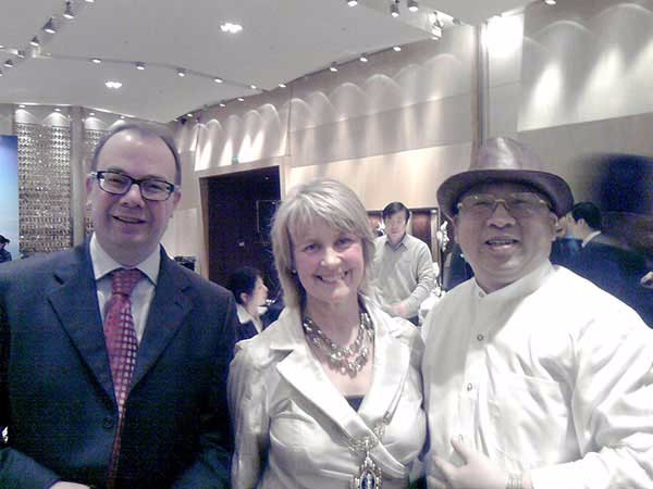 ●市政府招待英国市长代表团，会长出席并与市长合影2.jpg